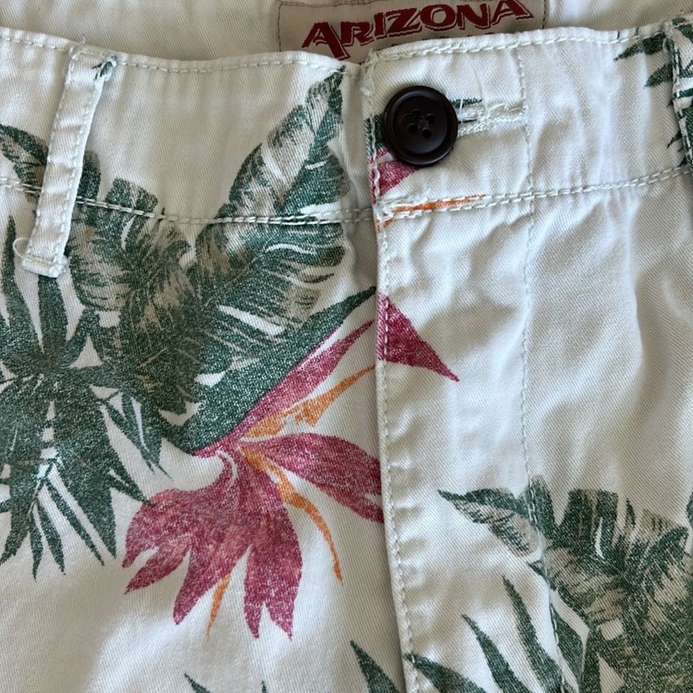 Arizona Jeans Co Tropical Print Cargo Shorts Size 36 - Picture 4 of 7